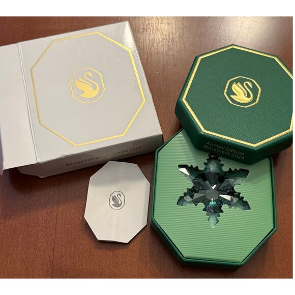 Swarovski Snowflake Ornament 2024 Green Box Crystal Holiday Collectible NEW - Picture 5 of 9